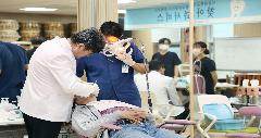 서울대학교 치과병원 "독거노인을 위한 찾아가는 치과 이동 진료" 이미지